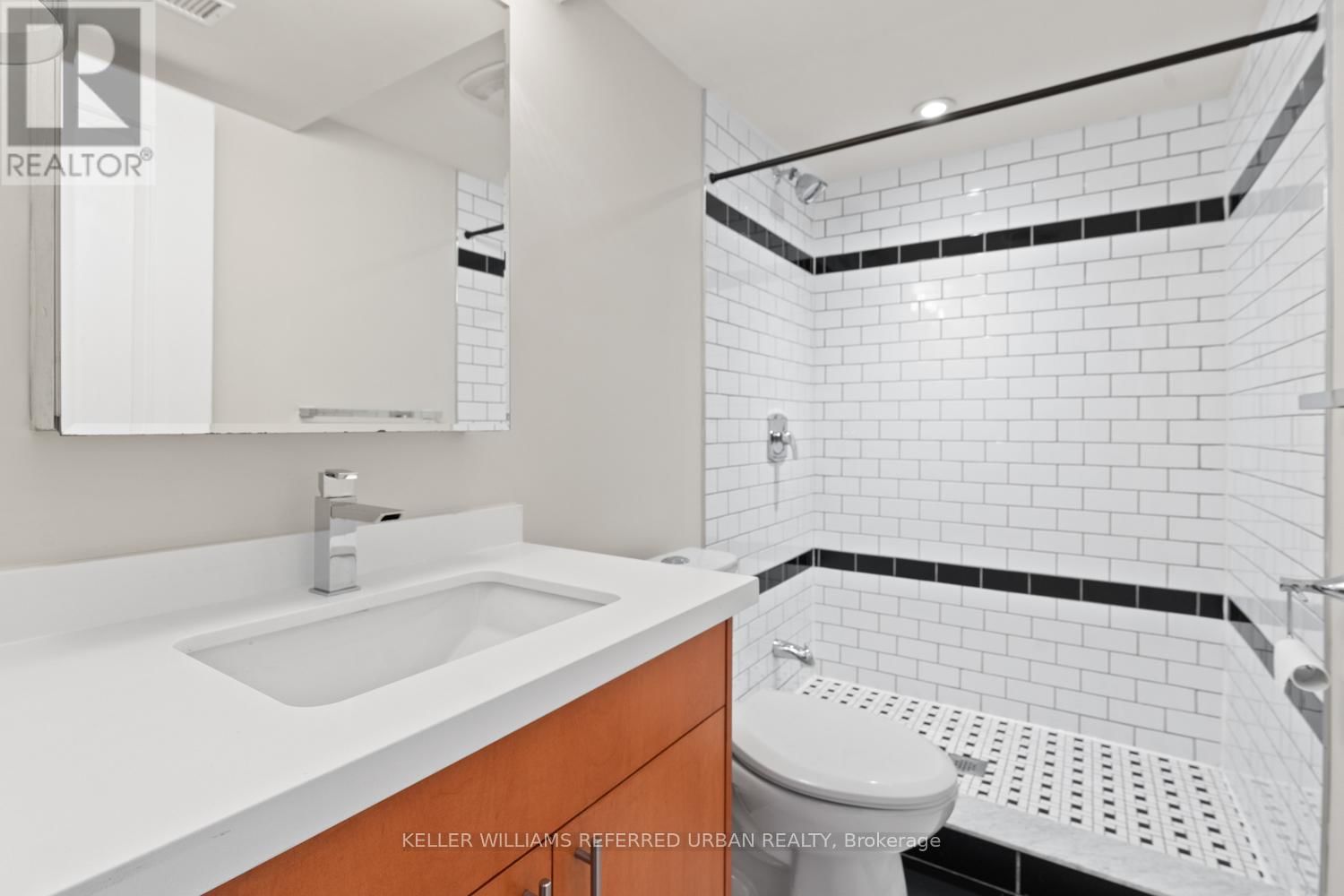 32 CASTLETON AVENUE Image 11