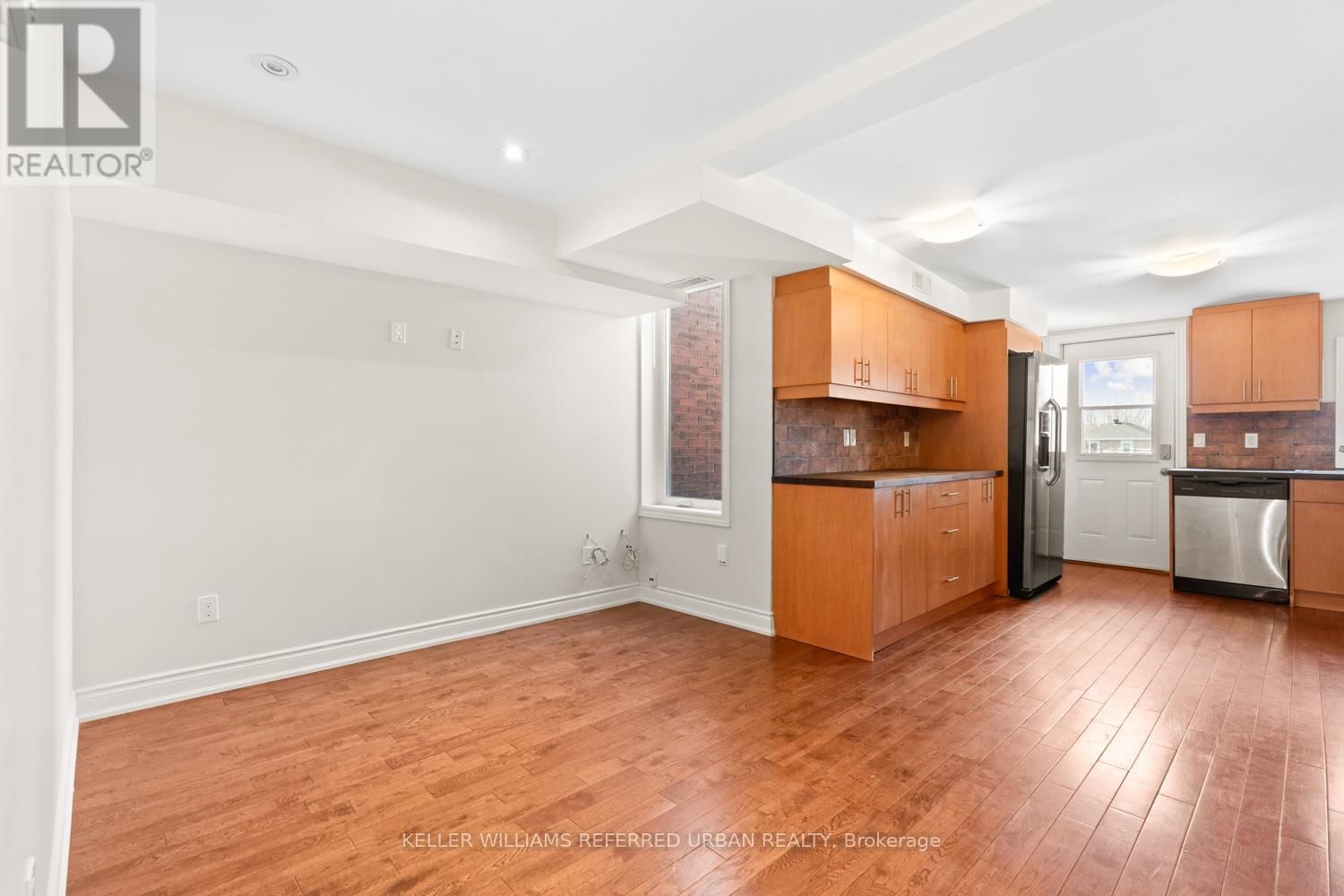 32 CASTLETON AVENUE Image 13