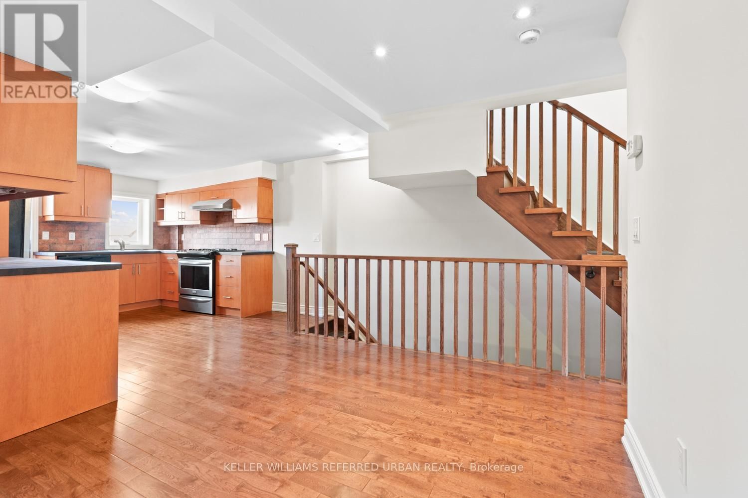 32 CASTLETON AVENUE Image 15