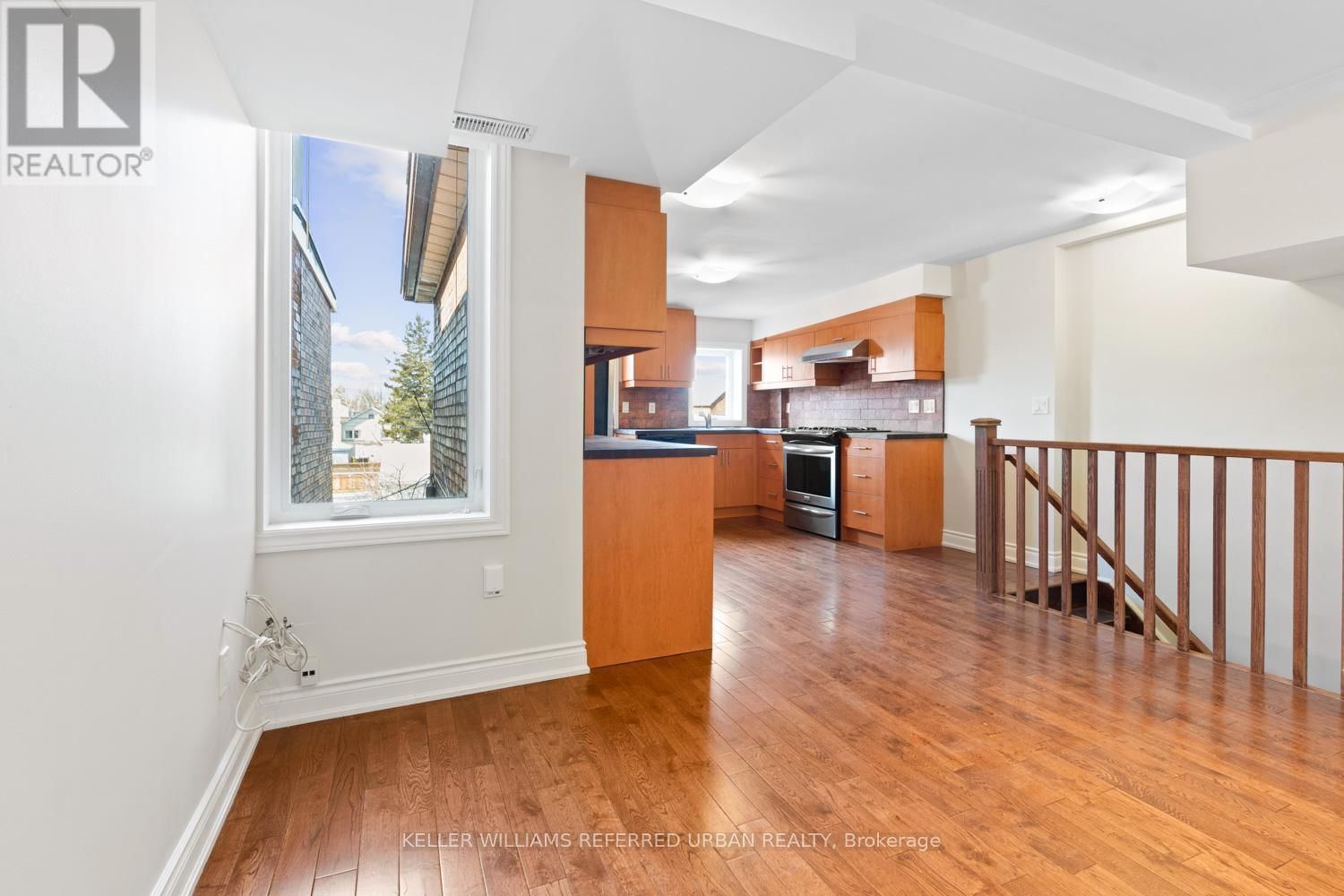 32 CASTLETON AVENUE Image 16