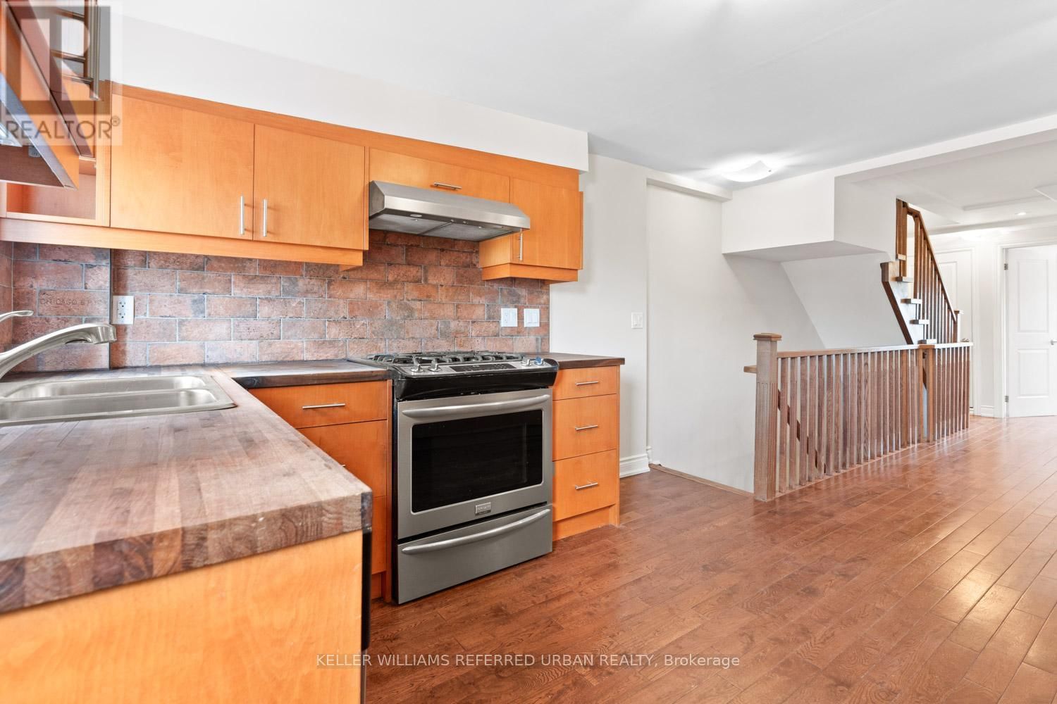 32 CASTLETON AVENUE Image 18