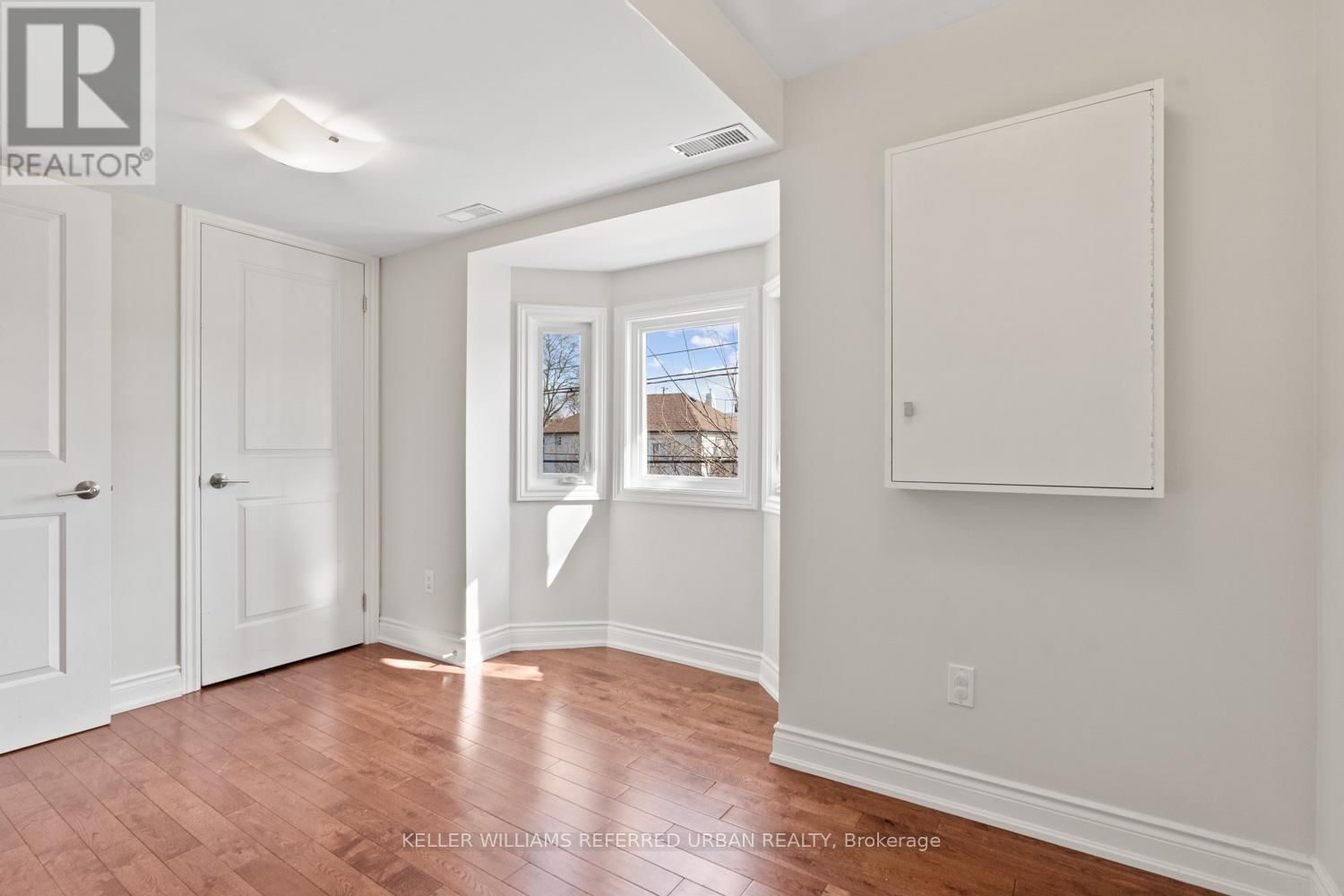 32 CASTLETON AVENUE Image 19