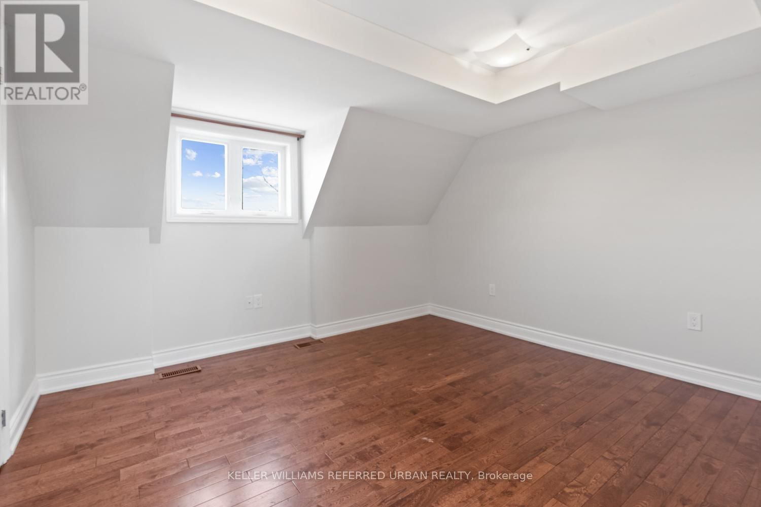 32 CASTLETON AVENUE Image 21