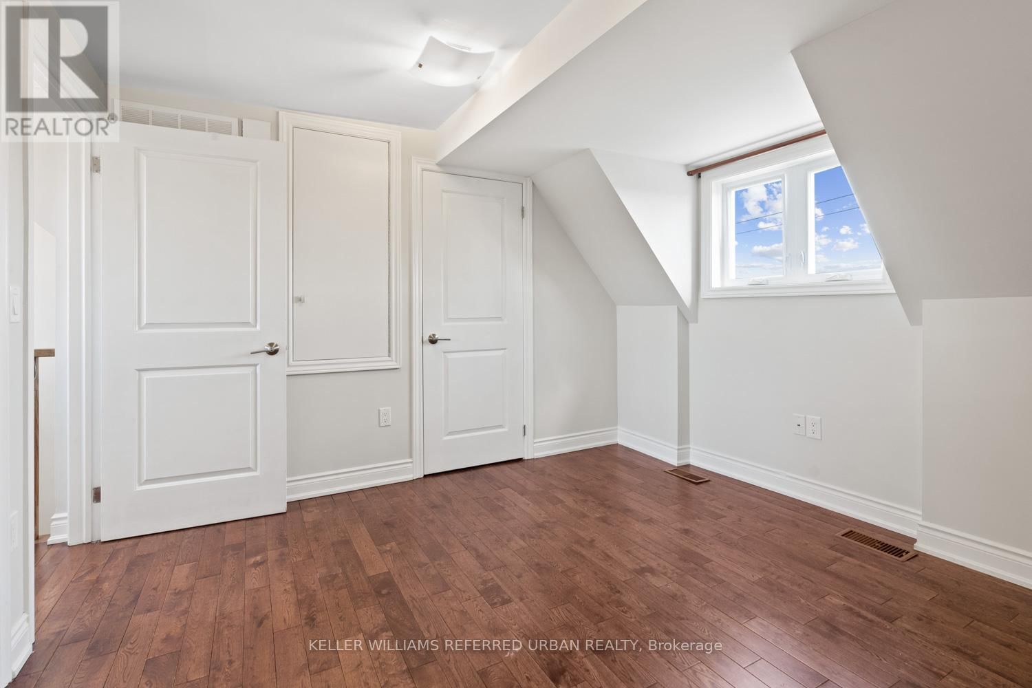32 CASTLETON AVENUE Image 22