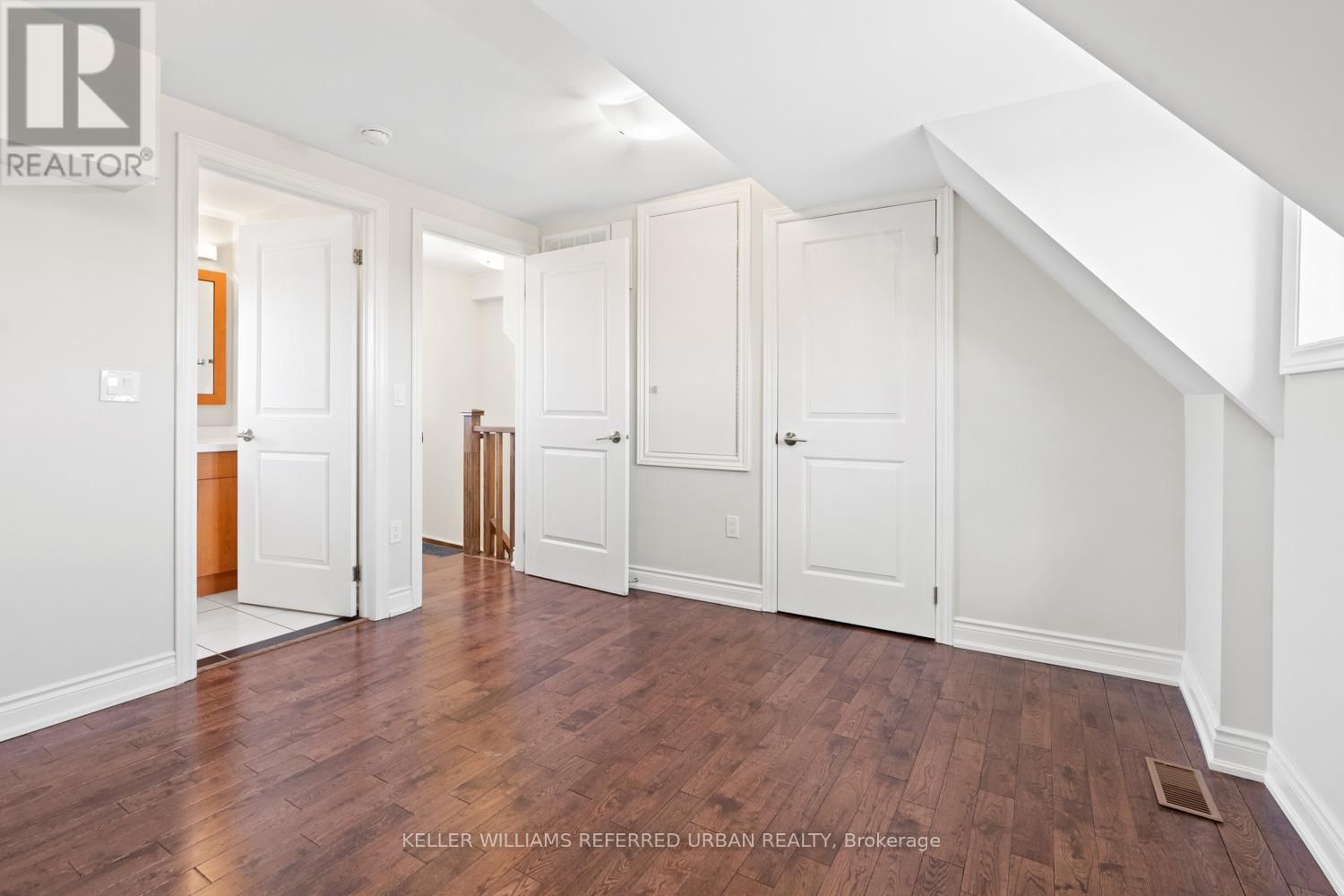 32 CASTLETON AVENUE Image 23