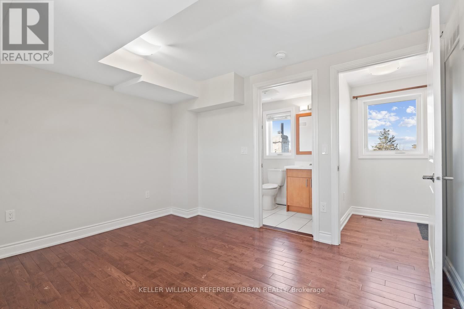 32 CASTLETON AVENUE Image 25