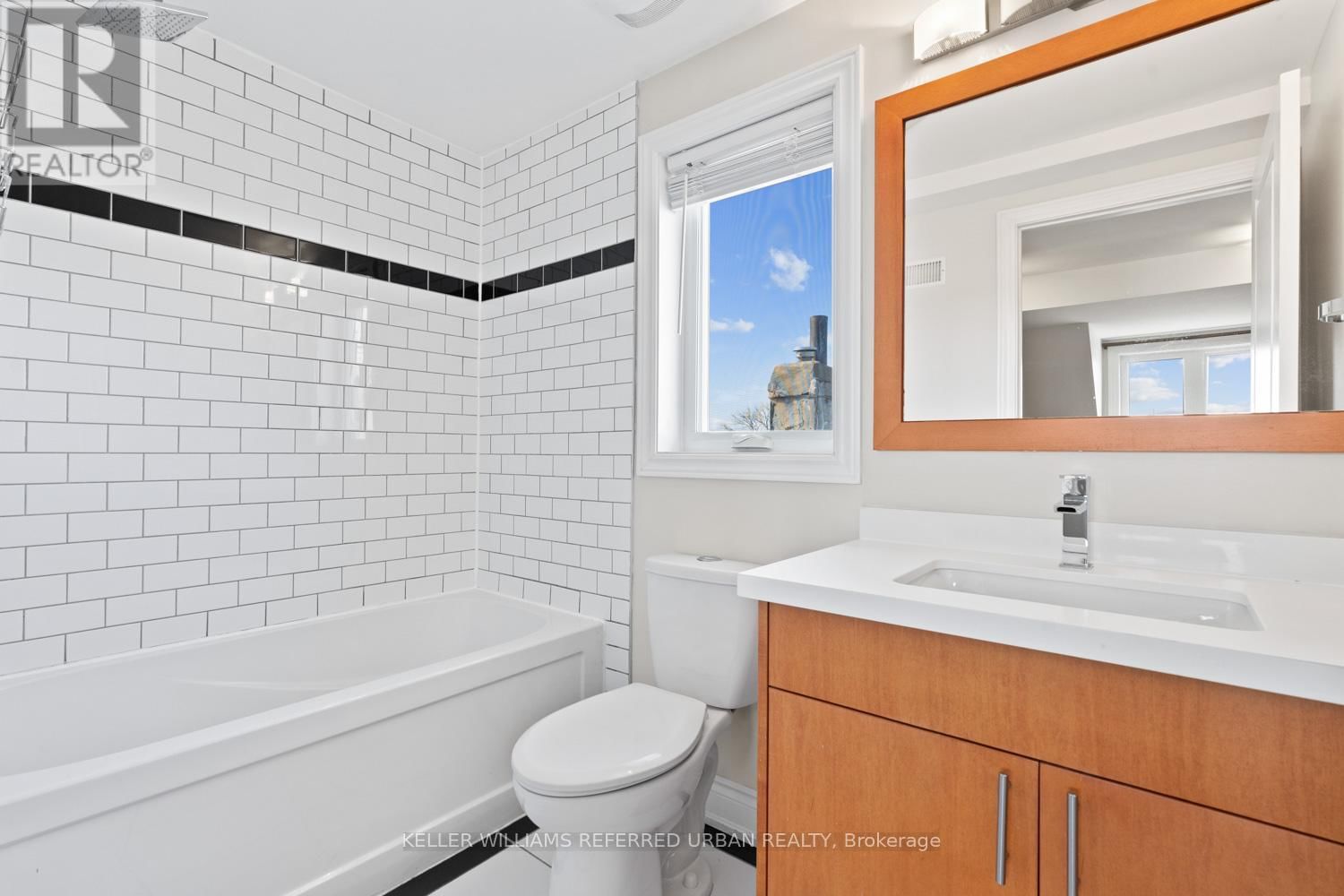 32 CASTLETON AVENUE Image 27