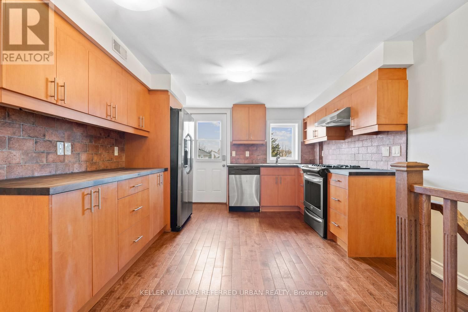 32 CASTLETON AVENUE Image 3