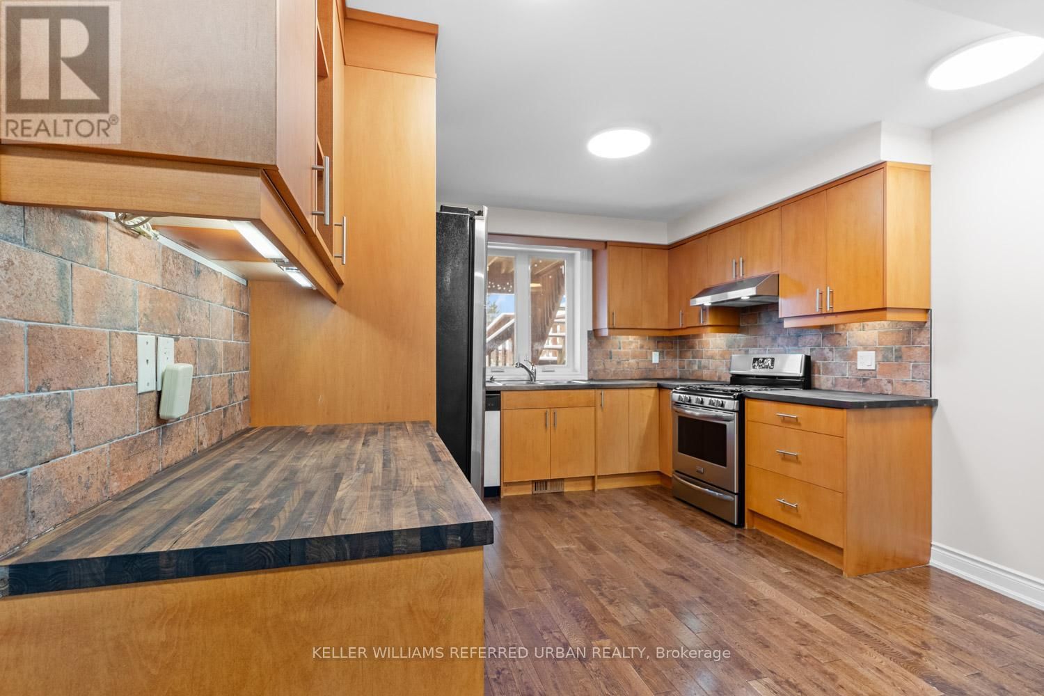 32 CASTLETON AVENUE Image 37