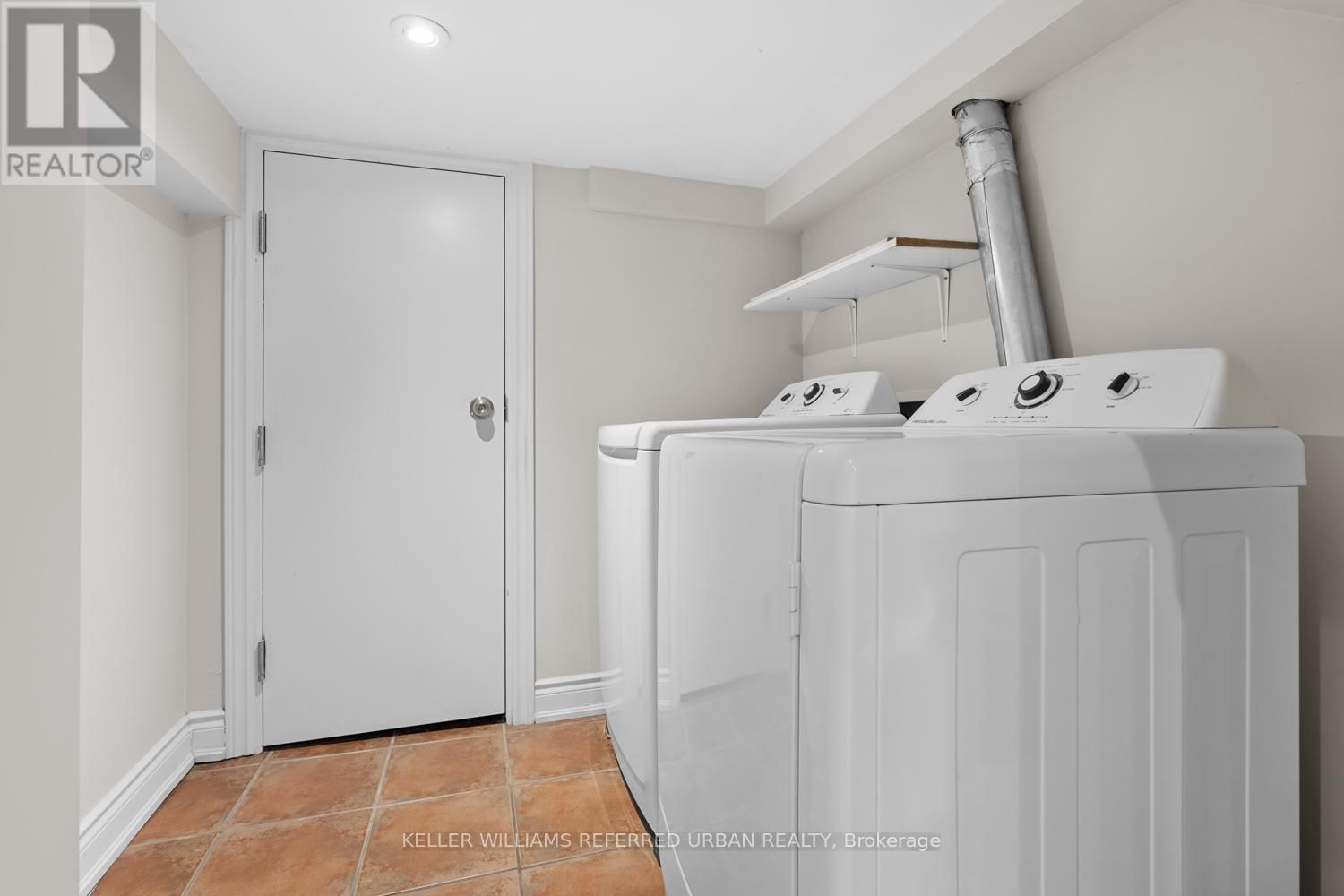 32 CASTLETON AVENUE Image 41