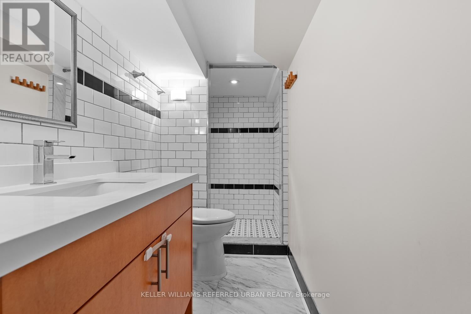 32 CASTLETON AVENUE Image 42