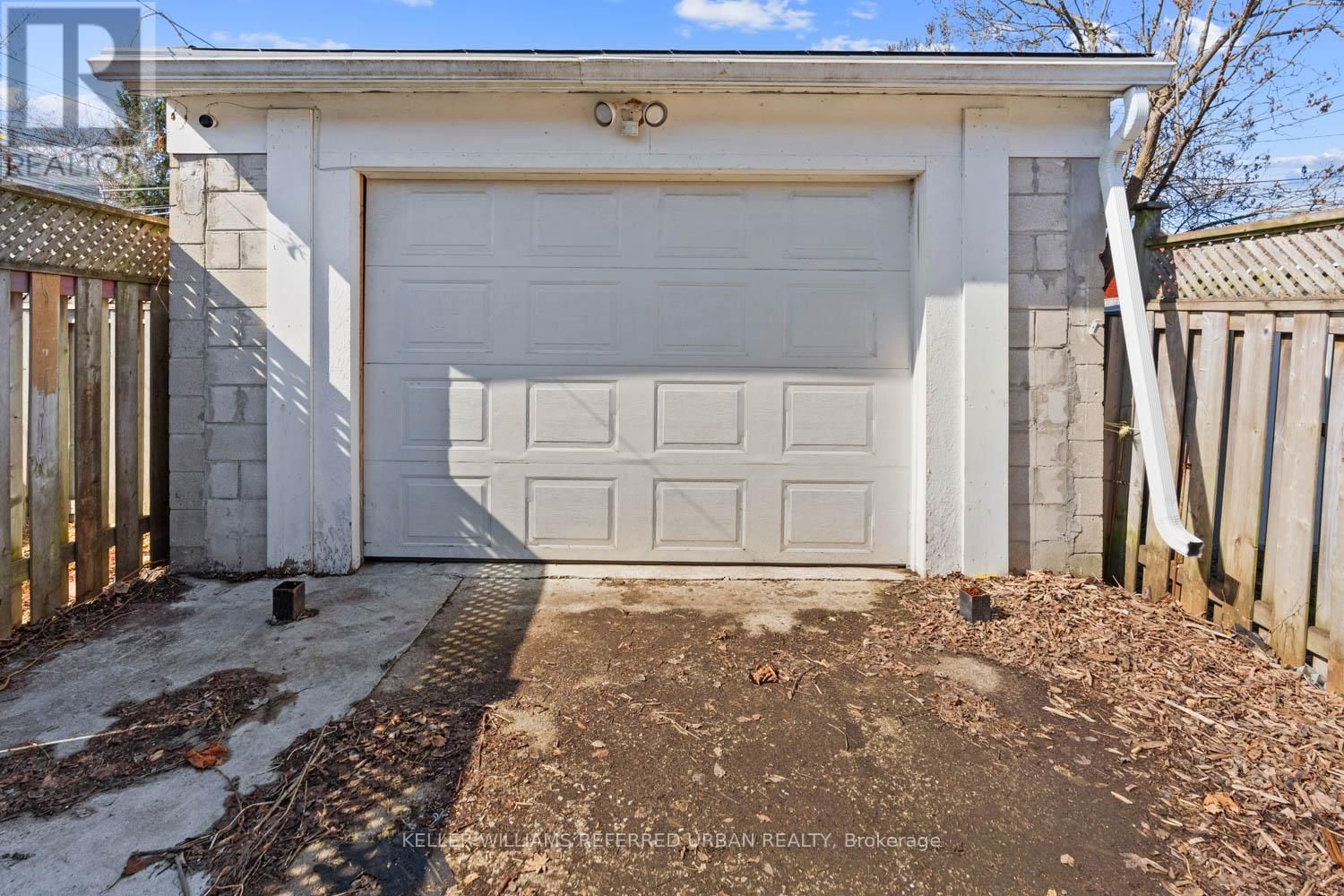 32 CASTLETON AVENUE Image 43