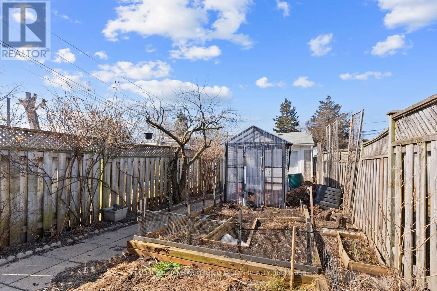 32 CASTLETON AVENUE Image 44
