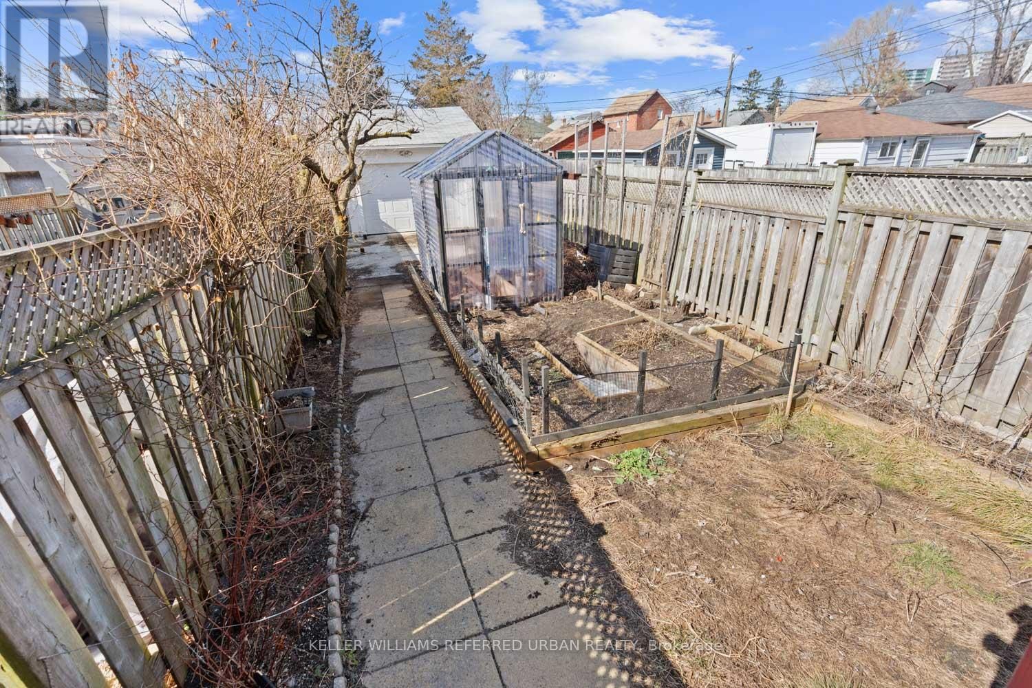 32 CASTLETON AVENUE Image 45