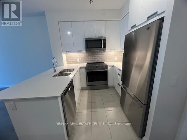 #1010 - 65 WATERGARDEN DRIVE Image 12