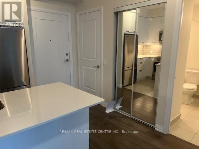 #1010 - 65 WATERGARDEN DRIVE Image 4