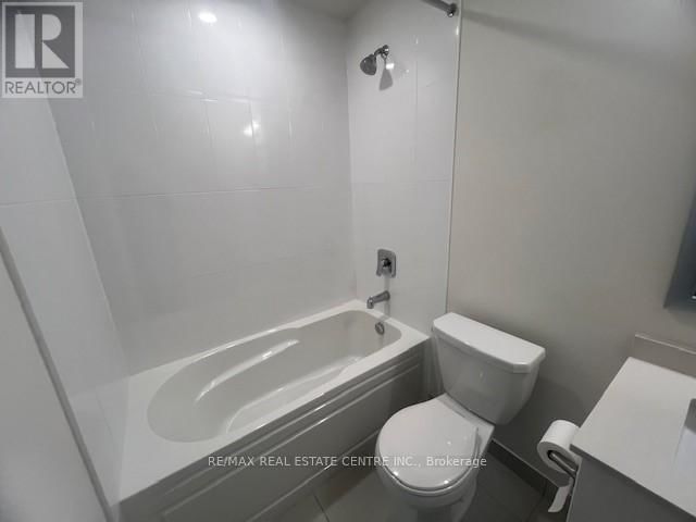 #1010 - 65 WATERGARDEN DRIVE Image 5