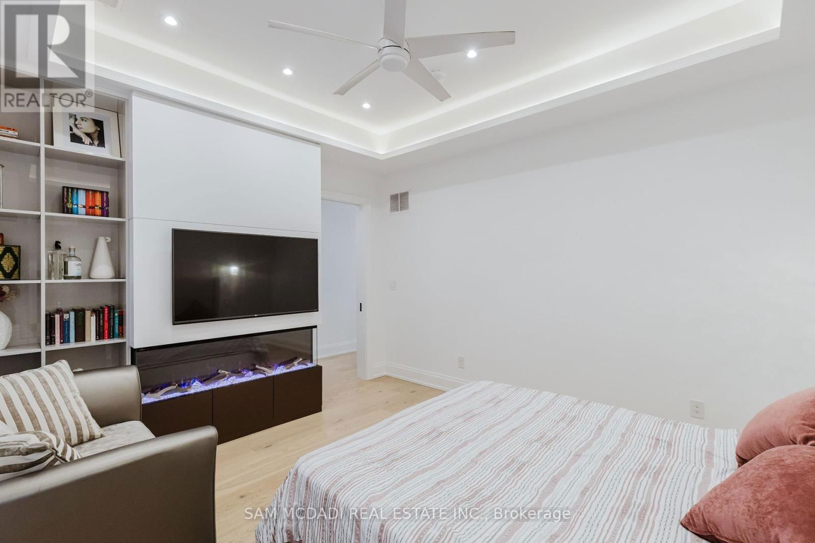 1258 INDIAN ROAD Image 28