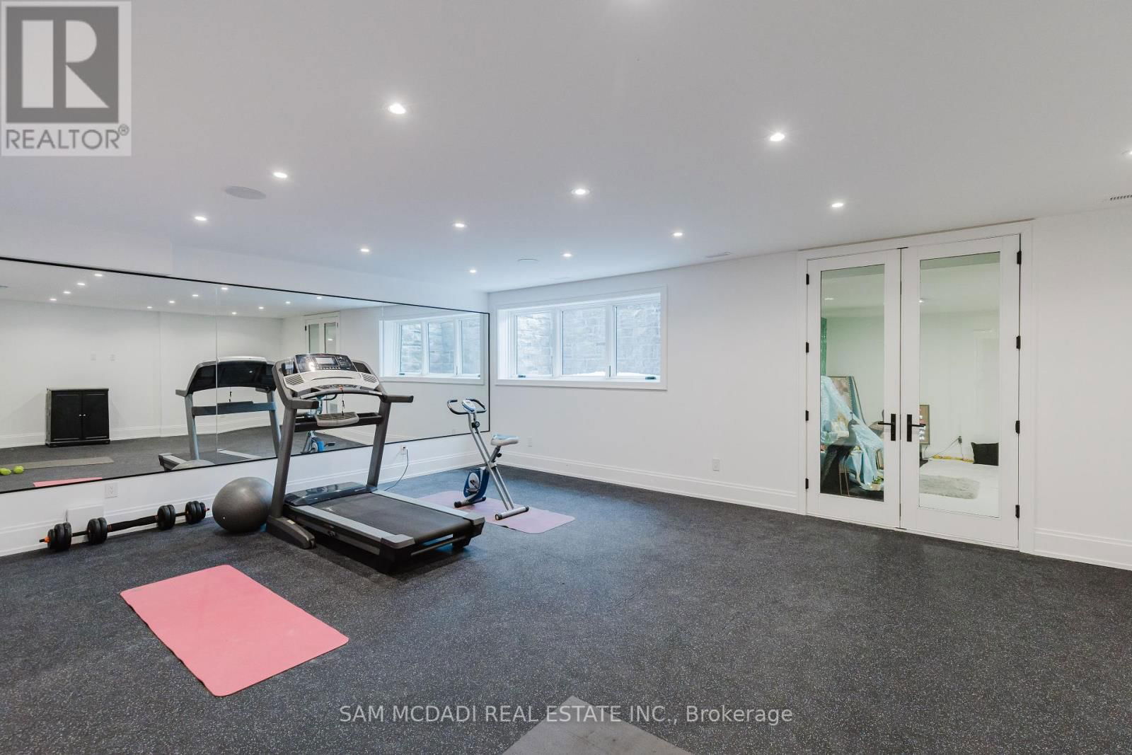 1258 INDIAN ROAD Image 37