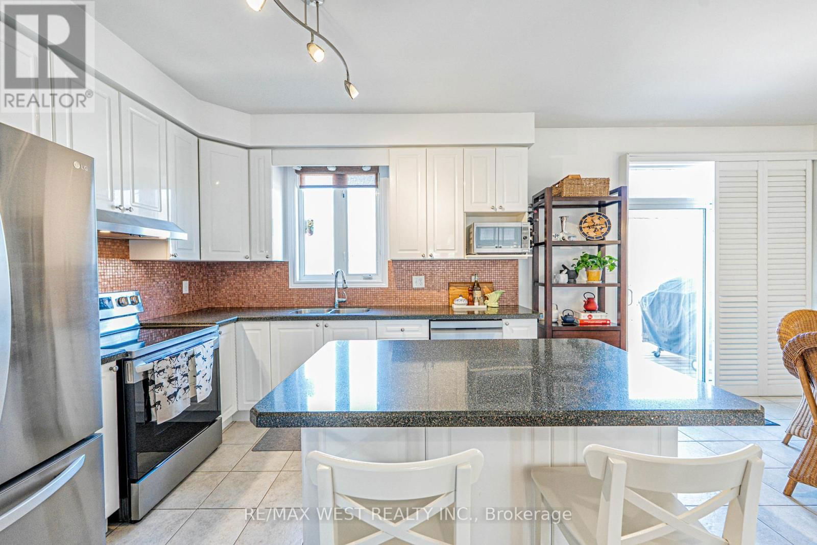 2223 LAPSLEY CRESCENT Image 10