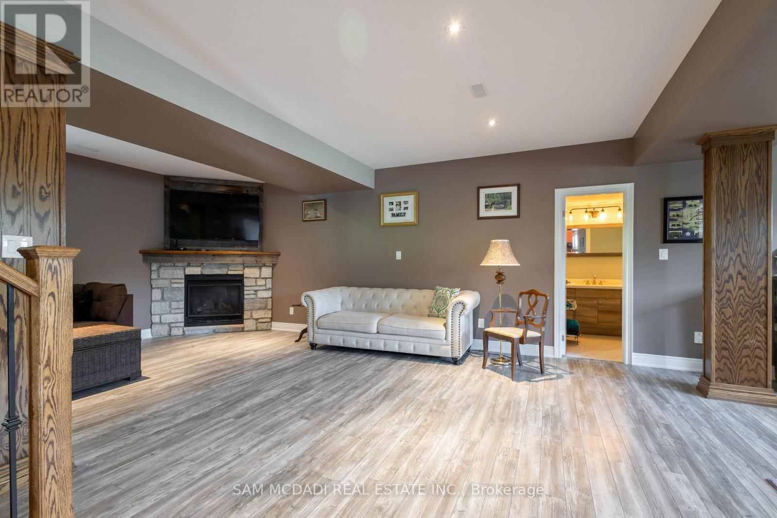 395 KING STREET EAST Image 30
