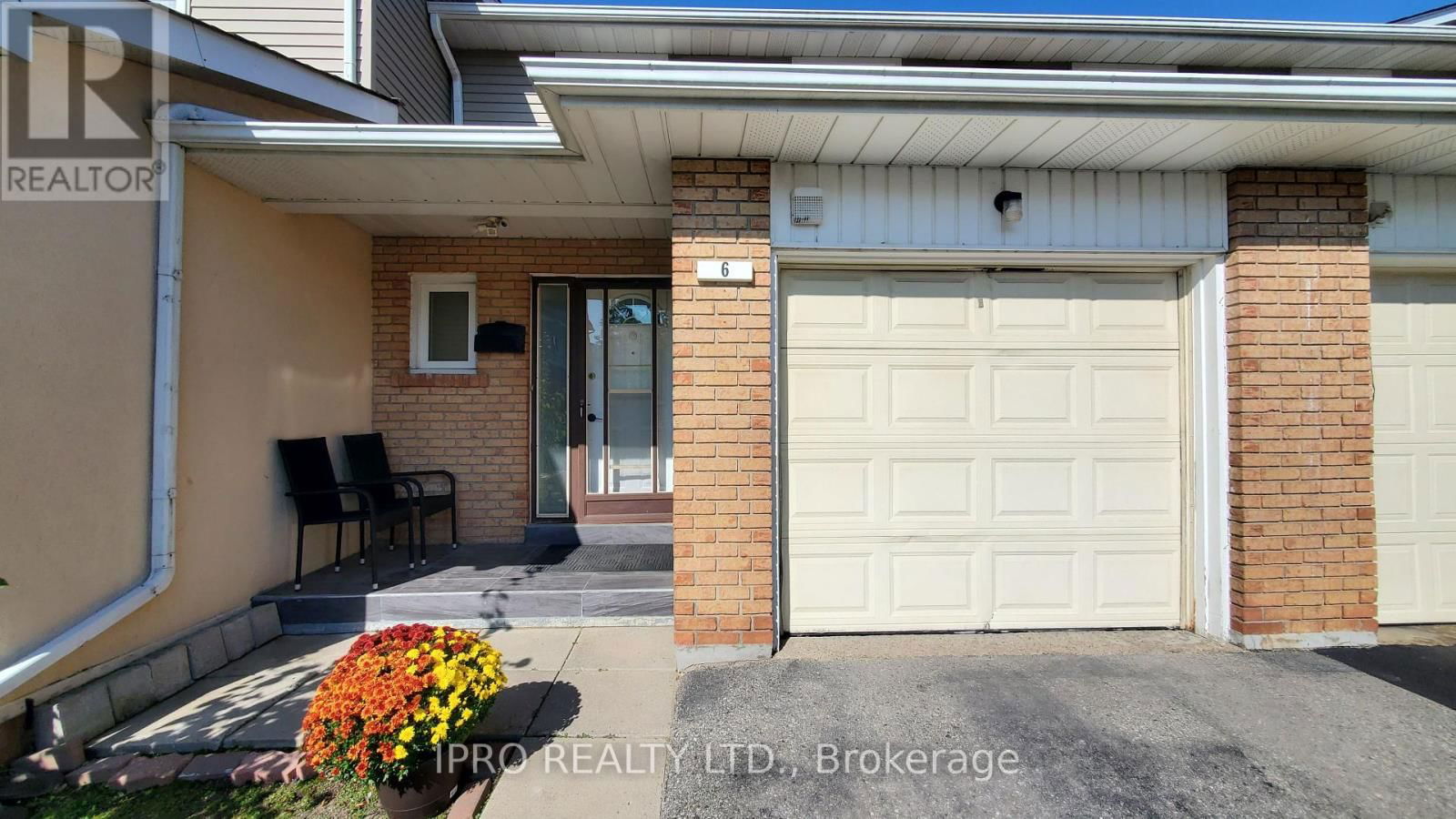 6 - 6 CARISBROOKE COURT Image 1