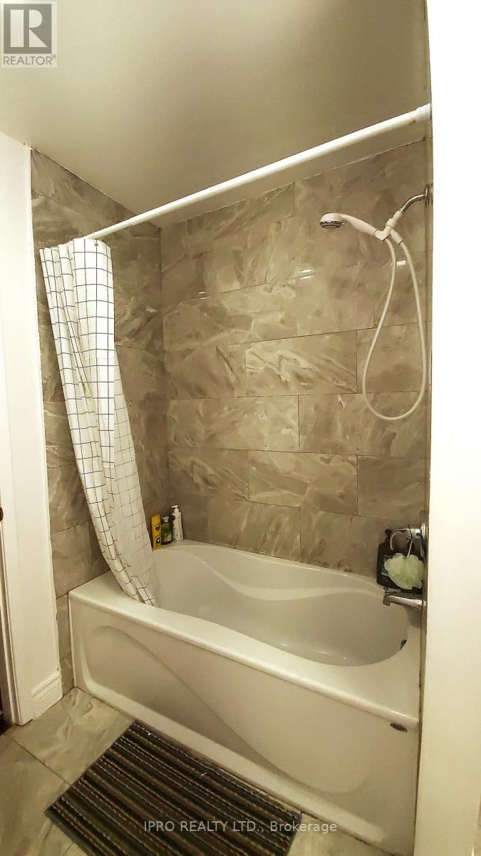 6 - 6 CARISBROOKE COURT Image 21