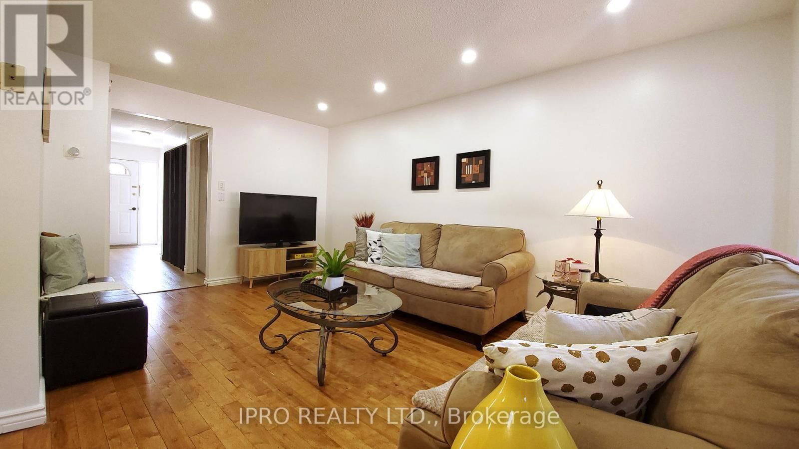 6 - 6 CARISBROOKE COURT Image 3