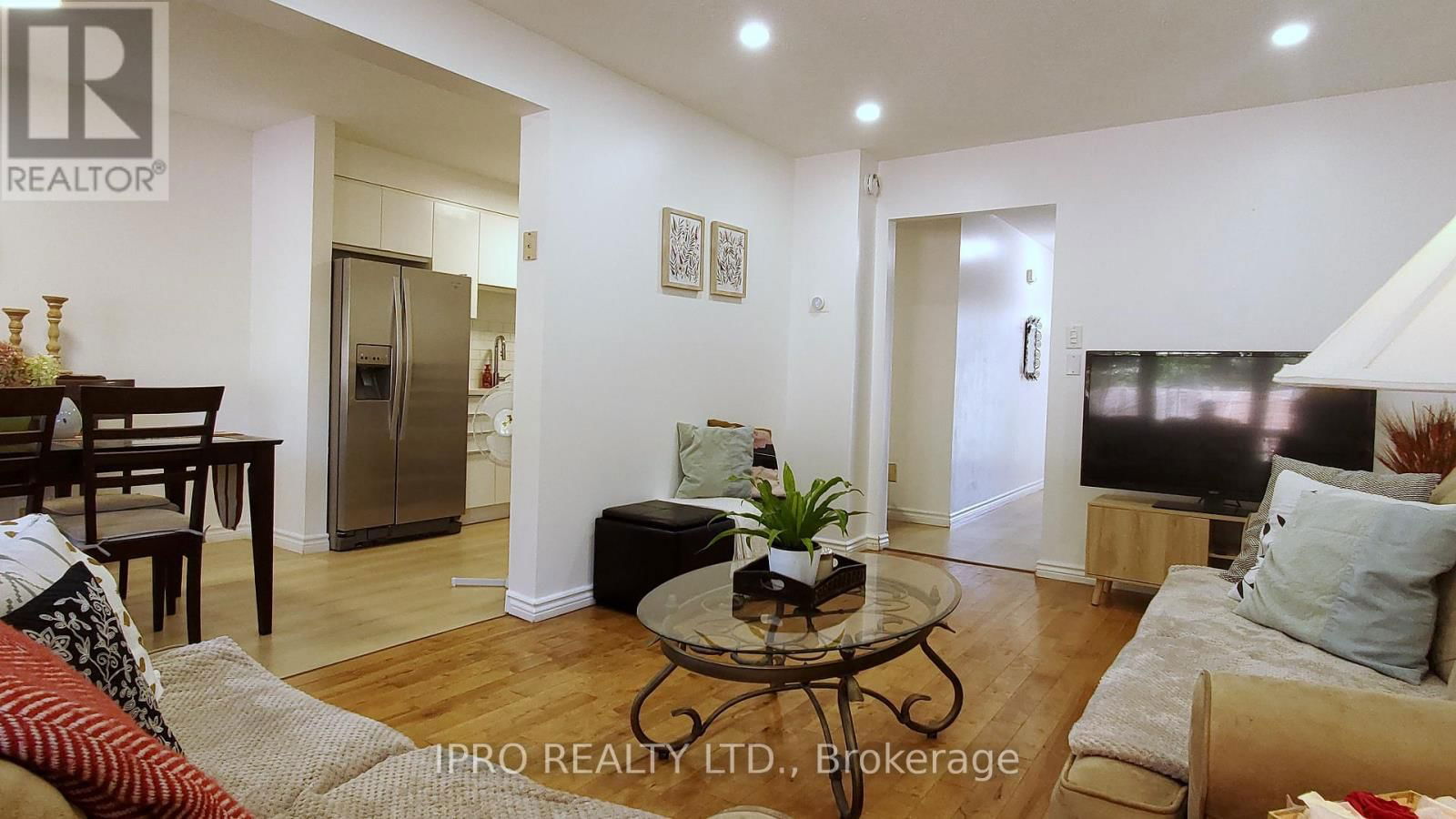 6 - 6 CARISBROOKE COURT Image 4