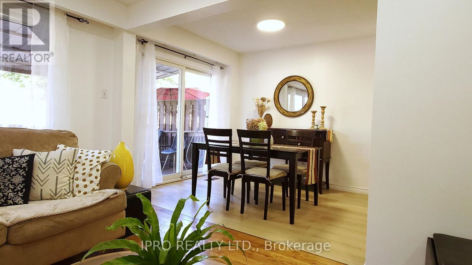 6 - 6 CARISBROOKE COURT Image 5