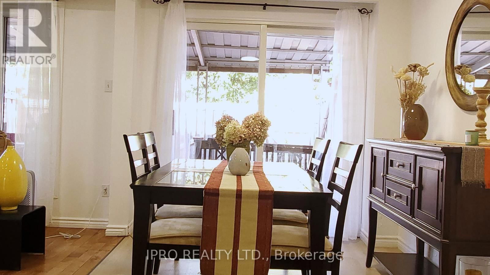 6 - 6 CARISBROOKE COURT Image 6
