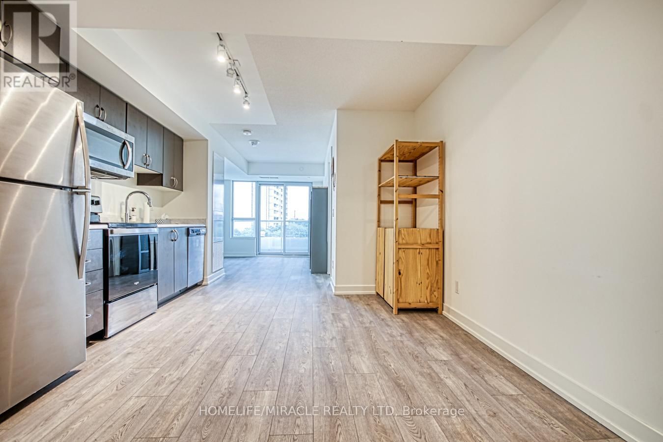 402 - 10 WILBY CRESCENT Image 1