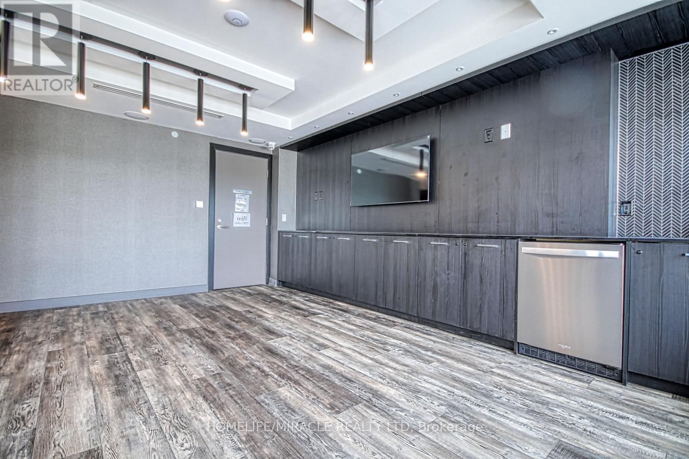 402 - 10 WILBY CRESCENT Image 25