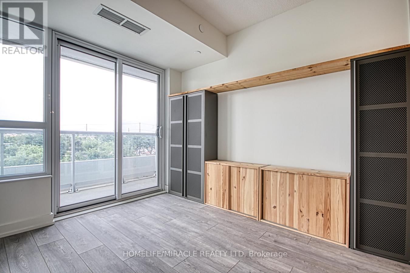 402 - 10 WILBY CRESCENT Image 3