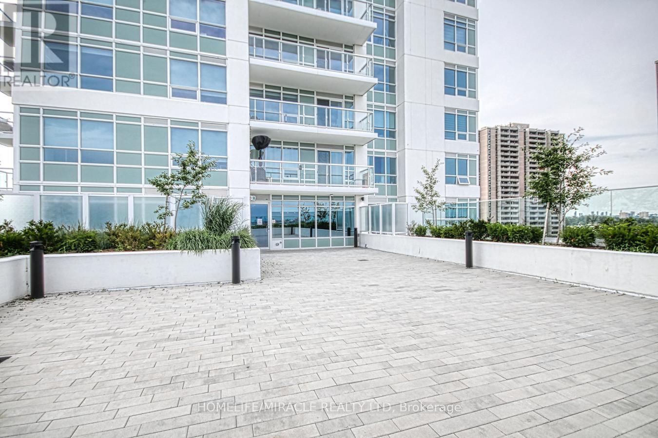 402 - 10 WILBY CRESCENT Image 32