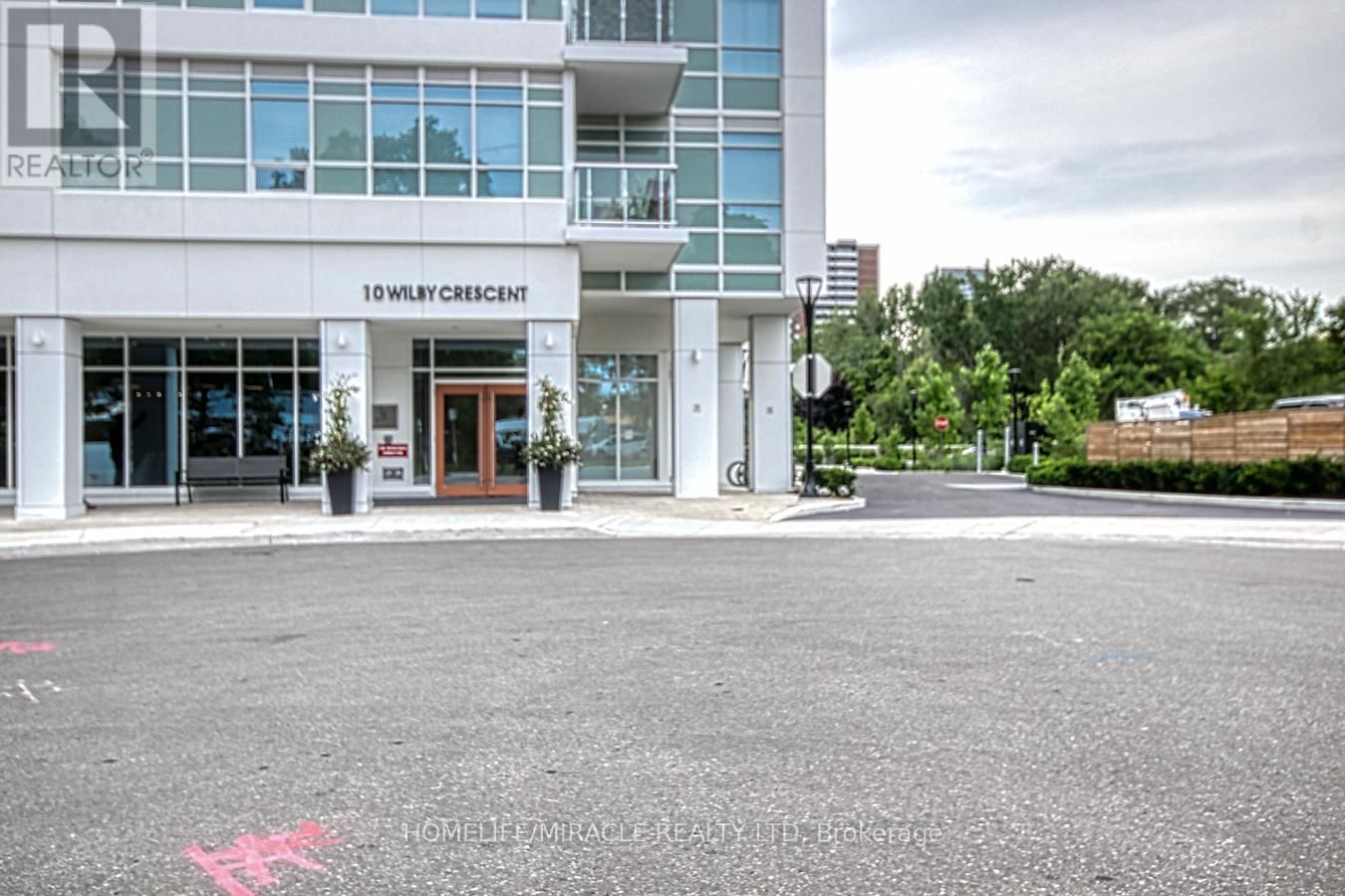 402 - 10 WILBY CRESCENT Image 34
