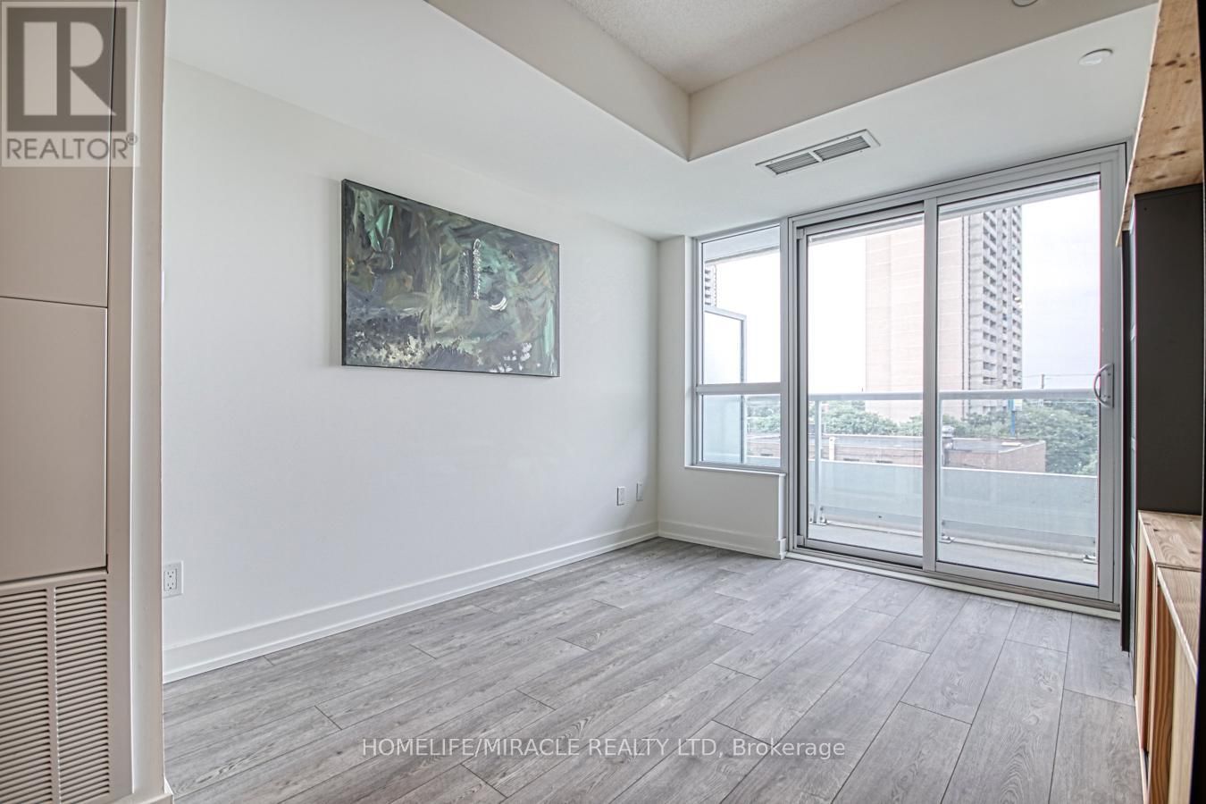 402 - 10 WILBY CRESCENT Image 4