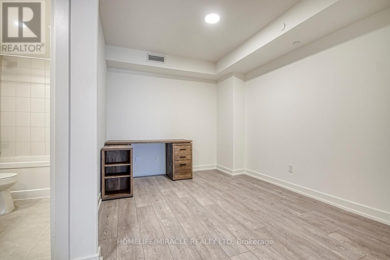 402 - 10 WILBY CRESCENT Image 9