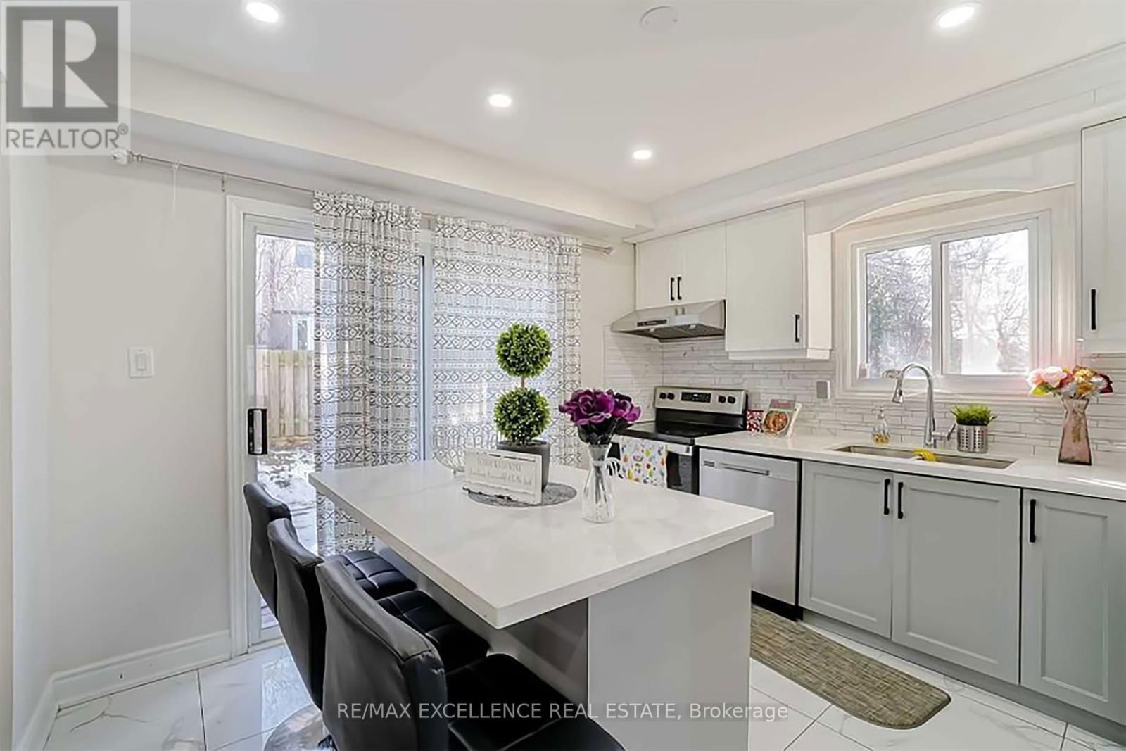 48 TRAVERSTON COURT Image 11