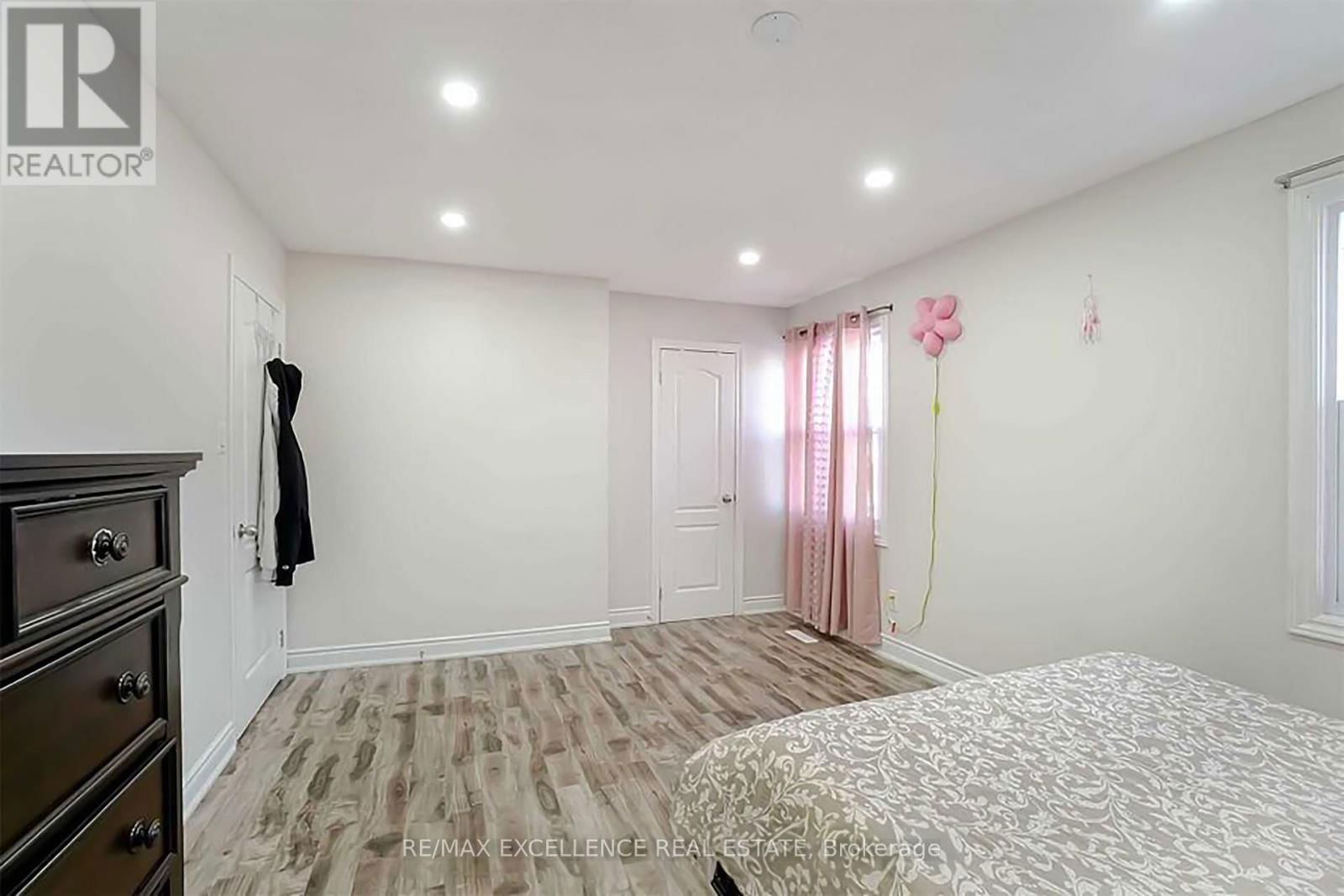 48 TRAVERSTON COURT Image 16