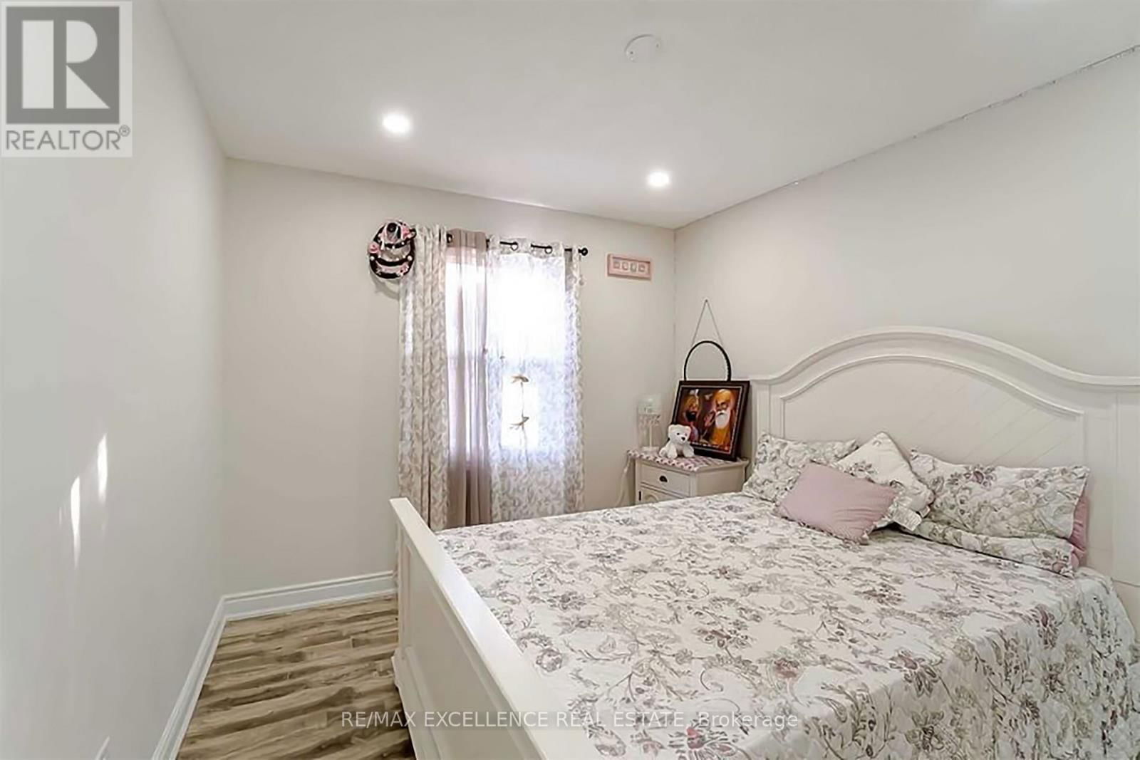 48 TRAVERSTON COURT Image 18