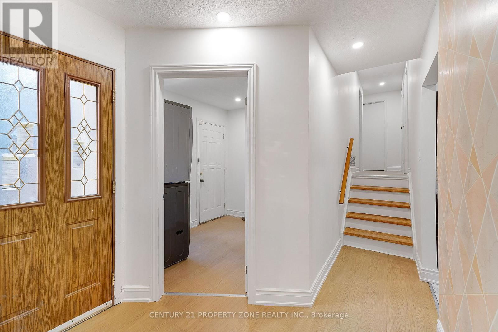 96 CENTRE STREET NORTH Image 7