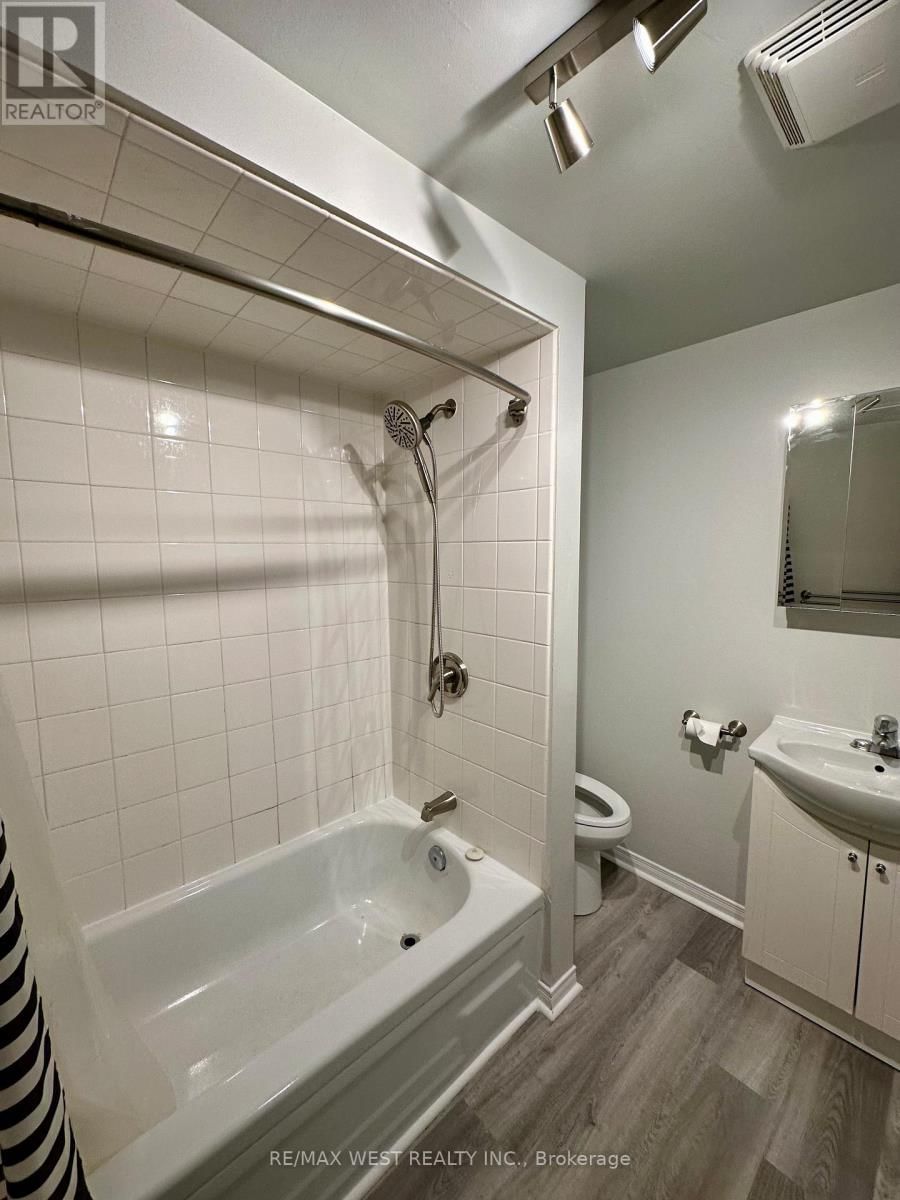 Bsmt - 13 SORAUREN AVE AVENUE Image 16