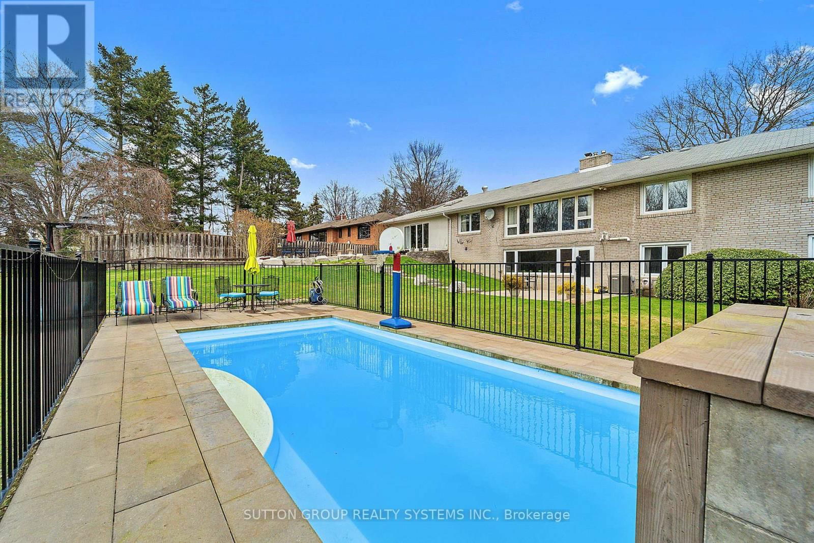 1606 CREDITON PARKWAY EAST Image 8