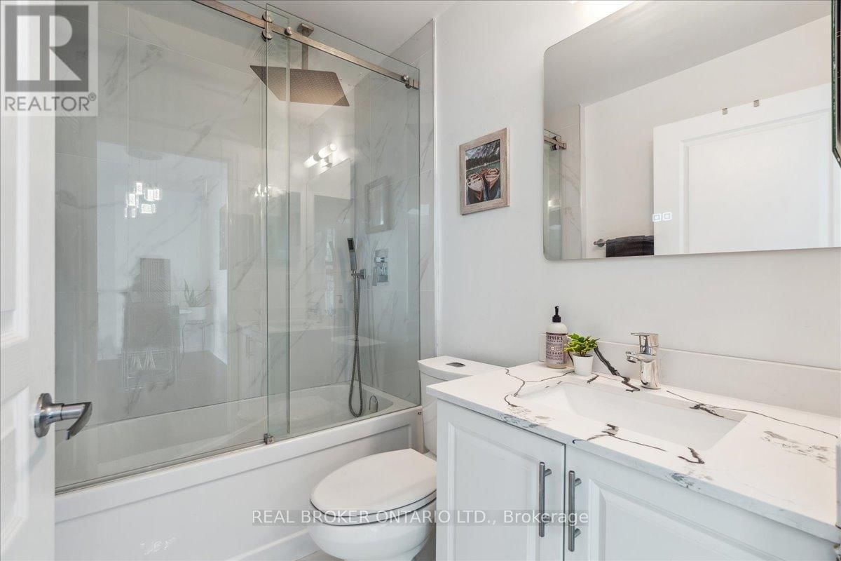 1111 - 223 WEBB DRIVE Image 12