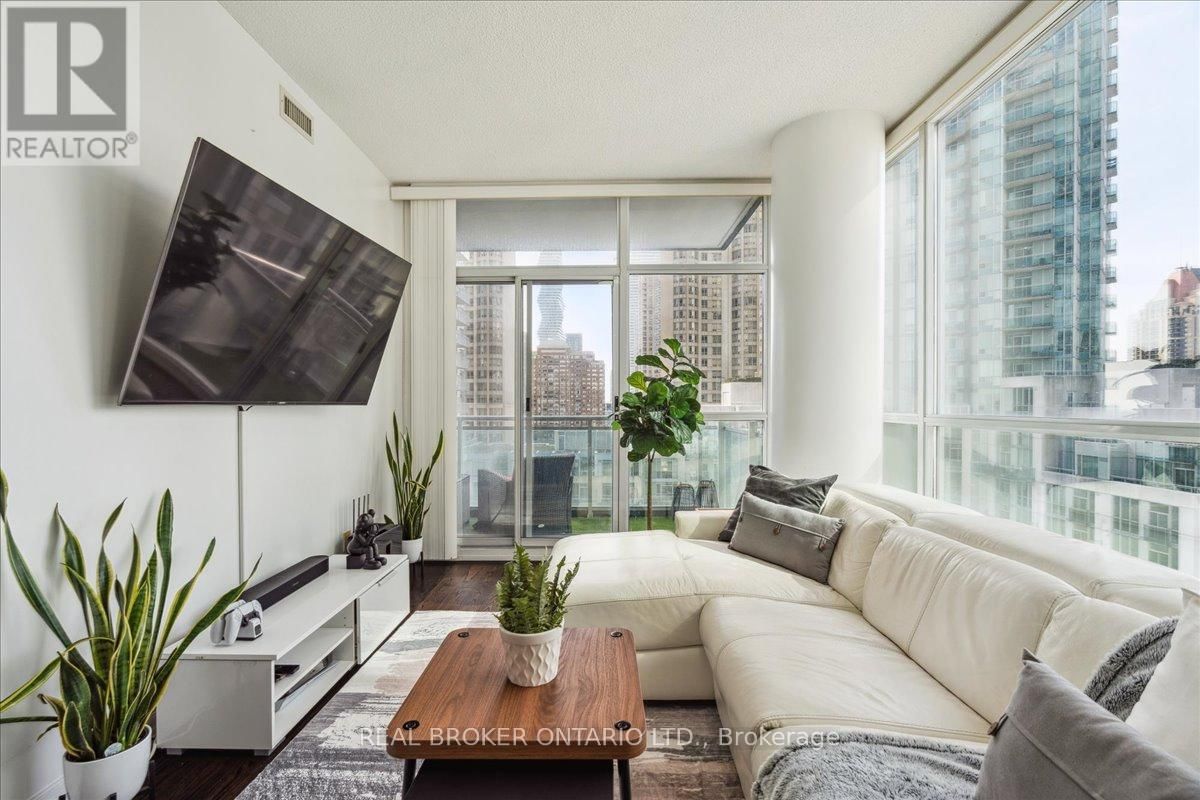 1111 - 223 WEBB DRIVE Image 2