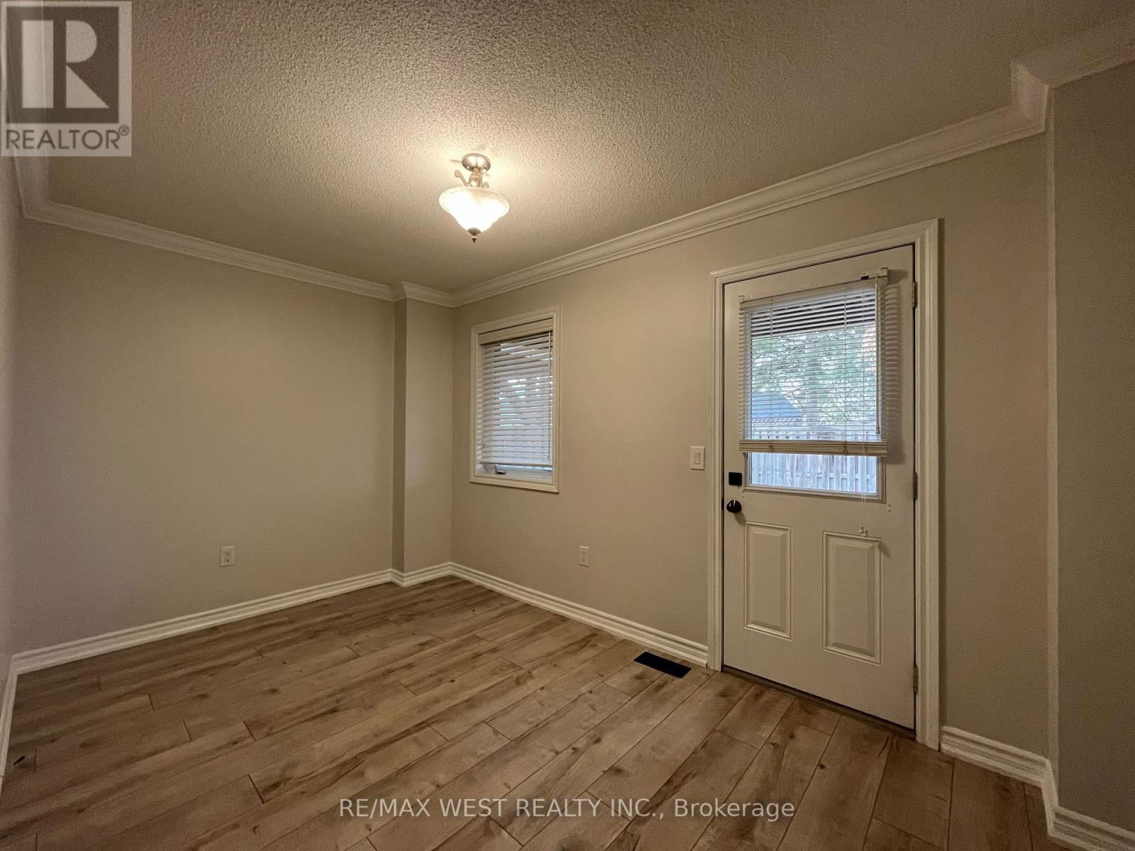 45 - 3038 HAINES ROAD Image 23