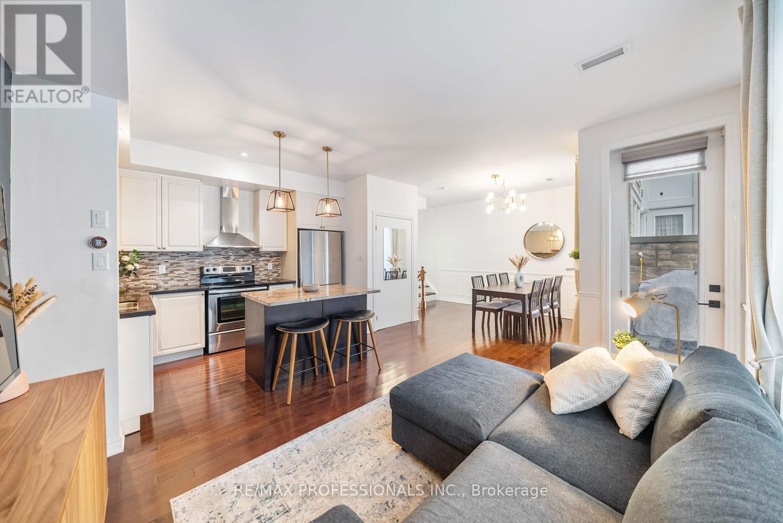 302 - 1437 LAKESHORE ROAD EAST Image 1