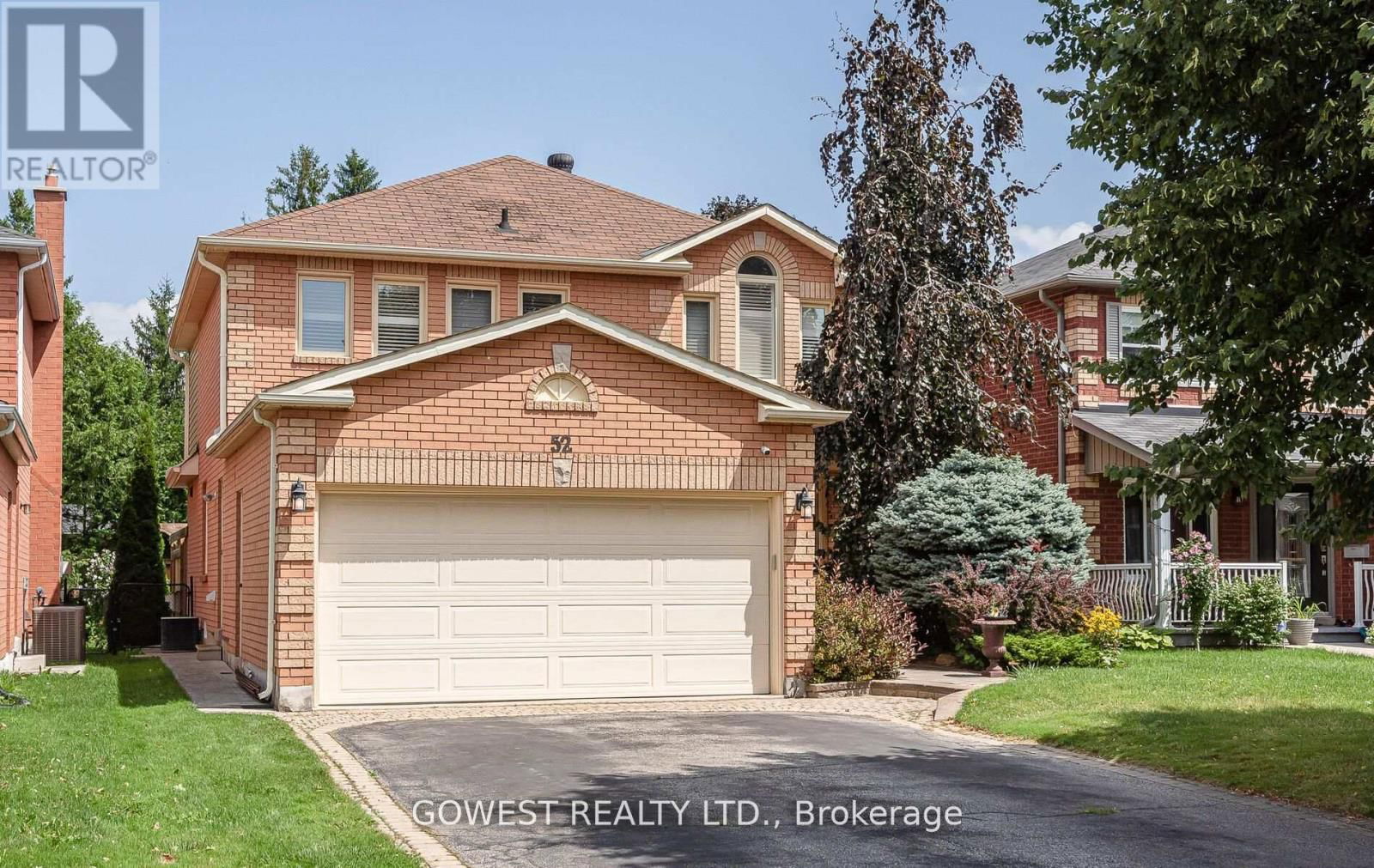52 DAVIS CRESCENT Image 1