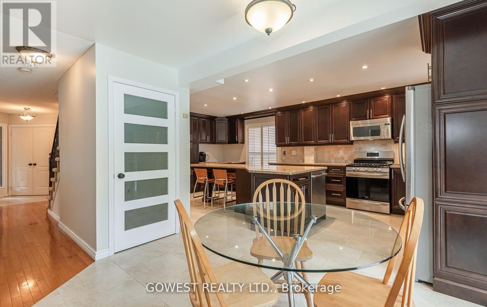52 DAVIS CRESCENT Image 13